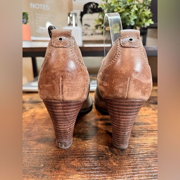 Clark’s Artisan Brown Heeled Booties Size 10 - Picture 3 of 13